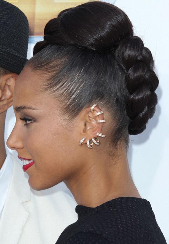 201308271306 alicia keys gold ear cuffs christal